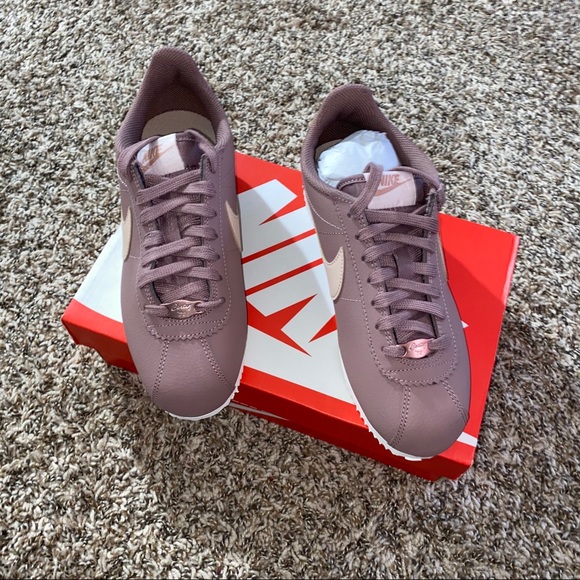 New Size 10 Nike Classic Cortez Sneakers - Picture 3 of 6